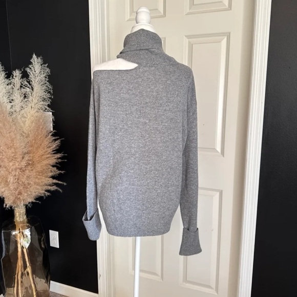 PAIGE Women's Raundi Grey Turtleneck Cold Shoulder Sweater 
size Medium - Picture 8 of 12
